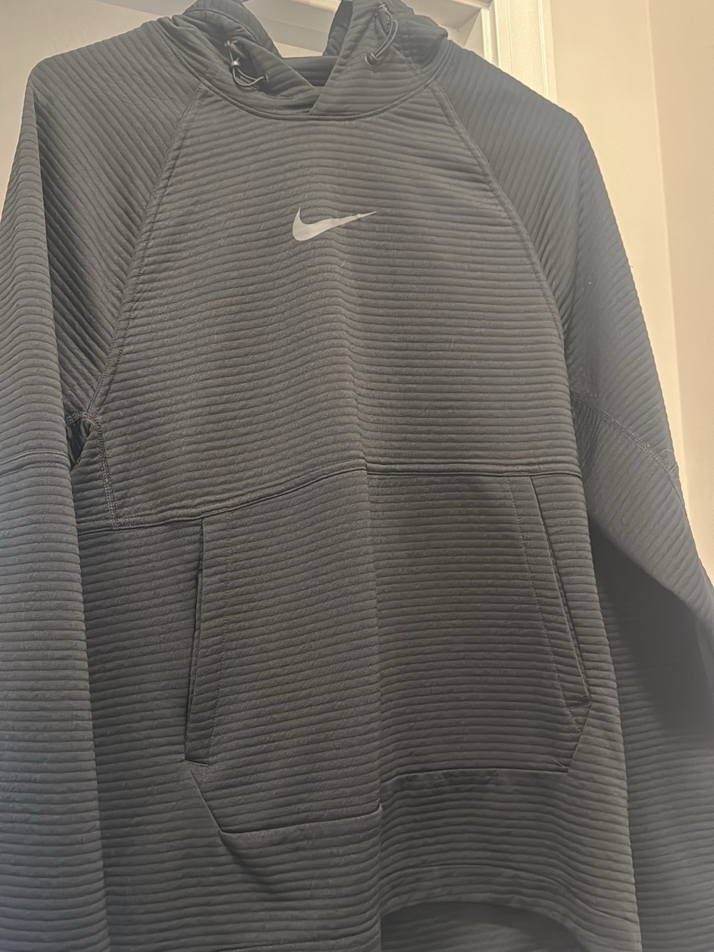 Nike Men’s Black Textured Pullover Hoodie